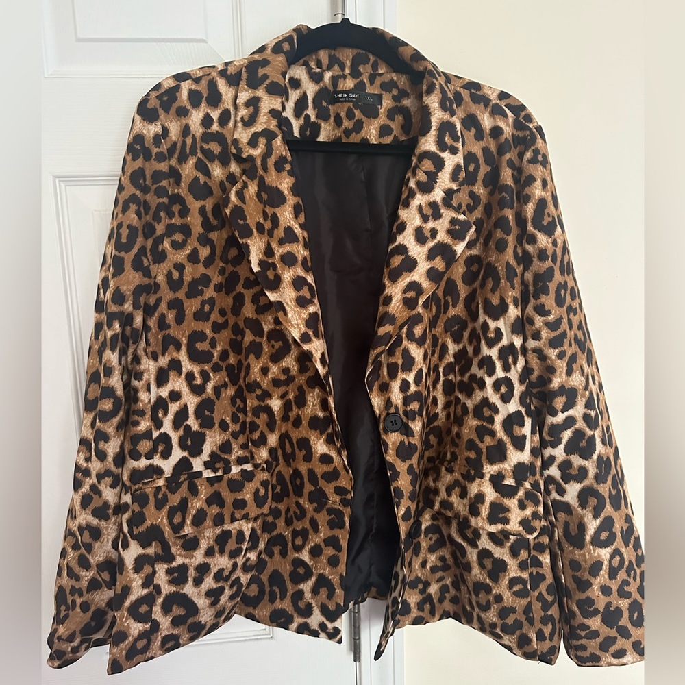 Leopard print blazer